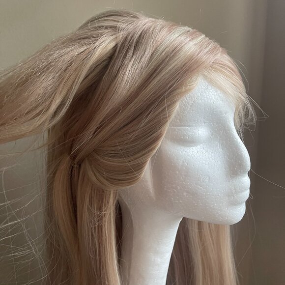 NWT Gorgeous 28" Highlight Blonde Long Wave Synthetic Wig - Picture 4 of 17